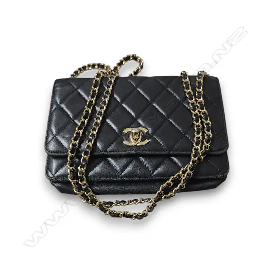 CHANEL? COPY? WALLET ON CHAIN W GOLD-TONE HARDWARE