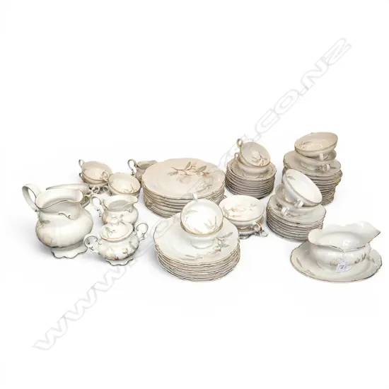 HUTSCHENREUTHER PART DINNER SERVICE