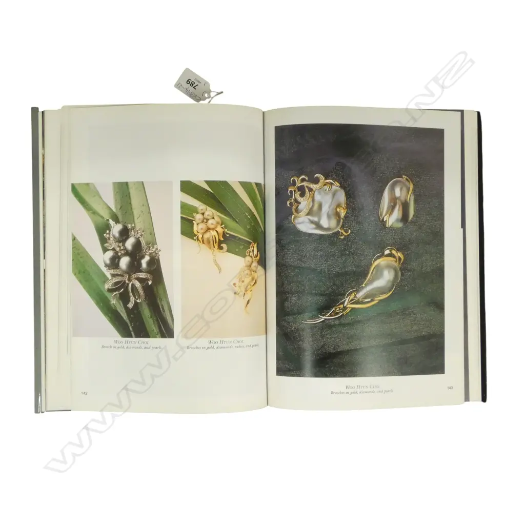 THREE GOOD JEWELLERY BOOKS 'JEWELLERY GEM BY GEM' 'THE NECKLACE' '20THC JEWELLERY' From the estate of Simon Misdale Image 1++