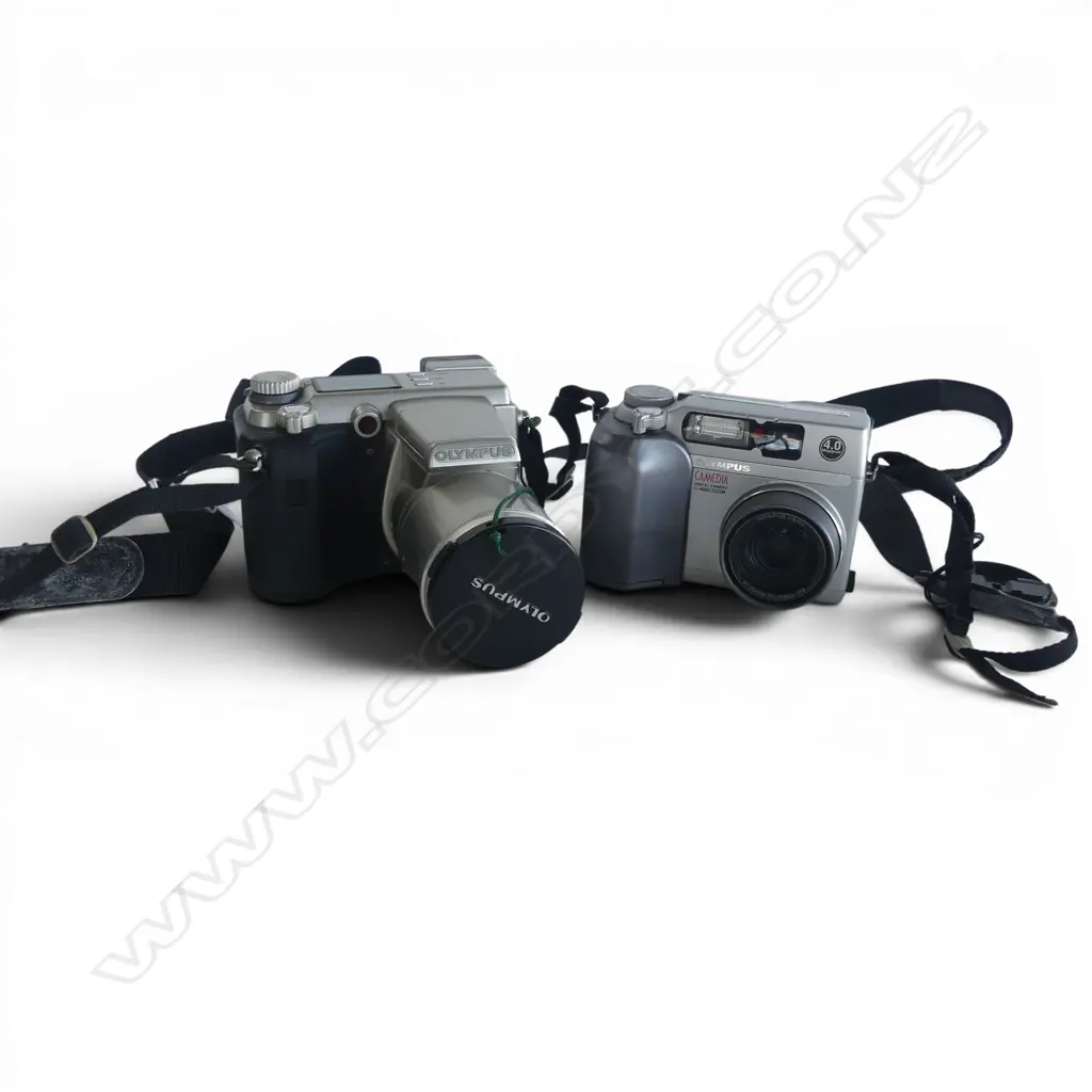 2 OLYMPUS CAMERAS; C-2100, C-4000 Image 1++