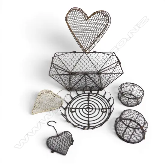 7 ASST. WIRE BASKETS W.400mm / DECORATIONS