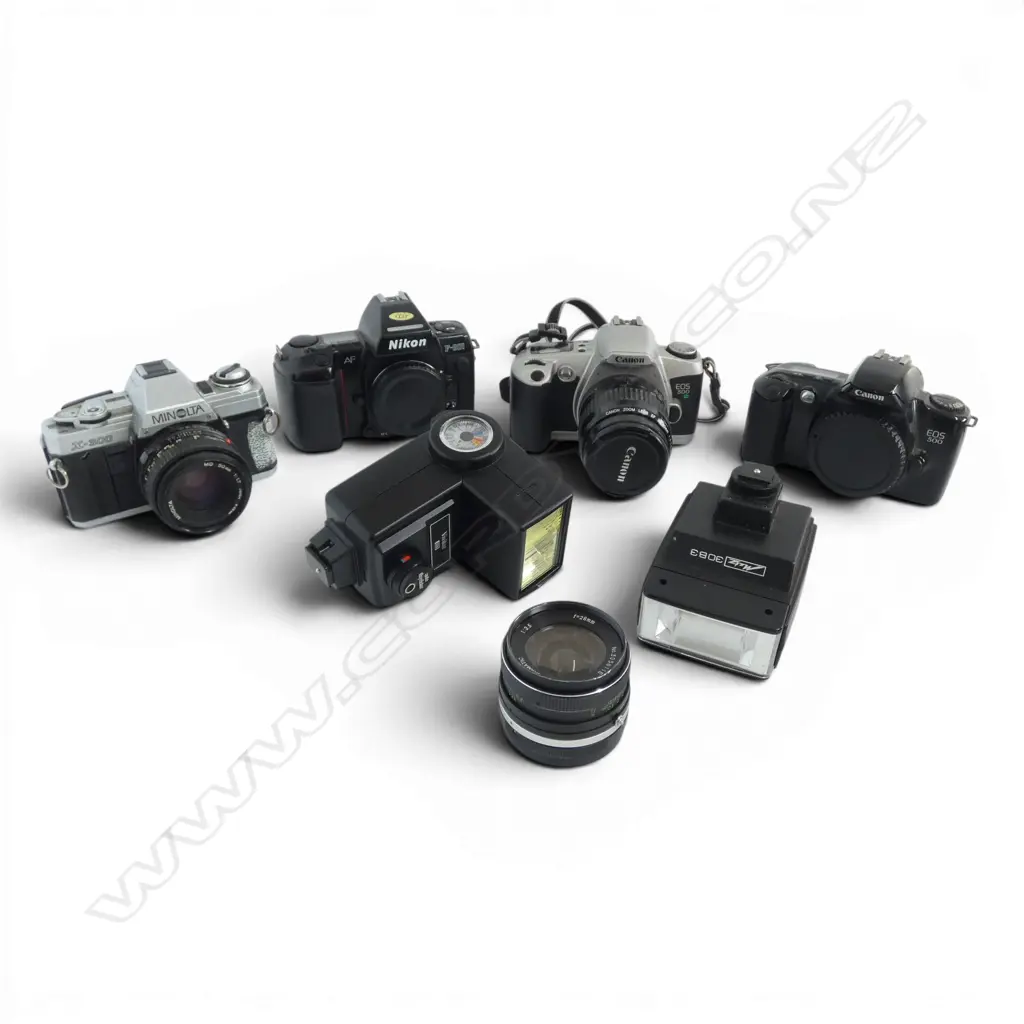 ACCURA DIAMATIC LENS, 2 FLASHES, 4 CAMERAS (MINOLTA X-300, NIKON F-801, 2x CANON EOS500) Image 1++