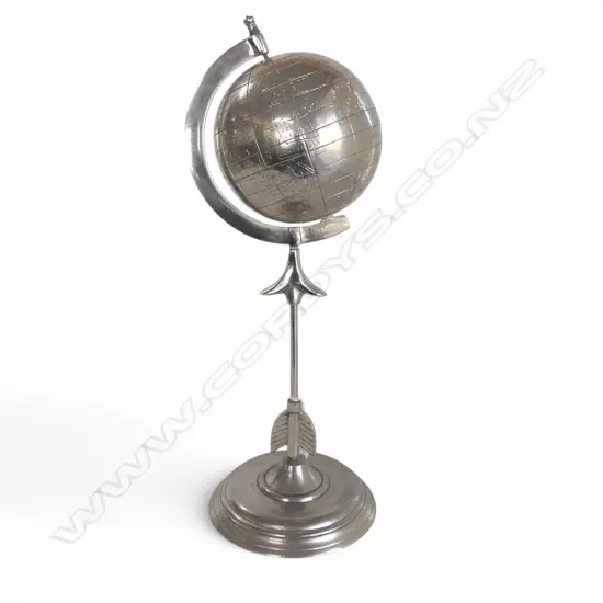 METAL GLOBE ON ARROW FORM STAND H.490mm