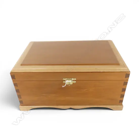 HANDMADE SWAMP KAURI BOX, DOVETAILED & VELVET LINED W.290mm