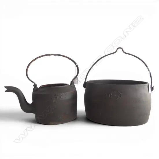 VINTAGE A. KENRICK & SONS 1 1/2 GAL. CAST IRON CAMP STOVE + KETTLE H.280mm