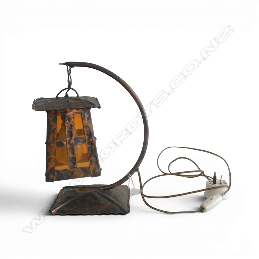 VINTAGE ARTS & CRAFTS STYLE TABLE LAMP H.260mm Image 1++