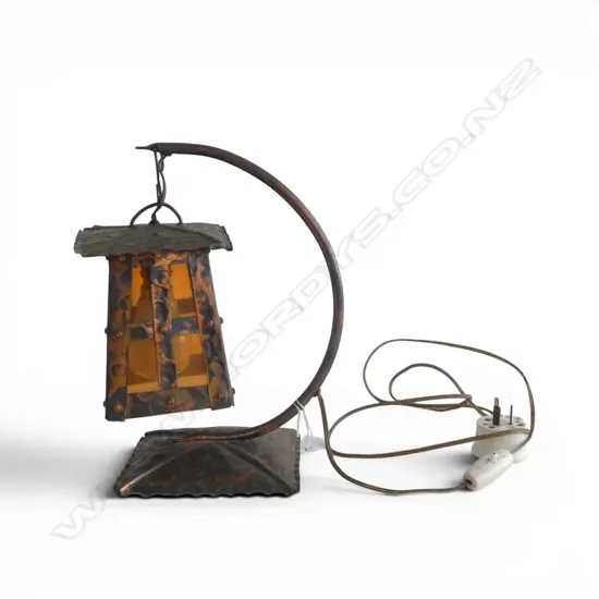 VINTAGE ARTS & CRAFTS STYLE TABLE LAMP H.260mm