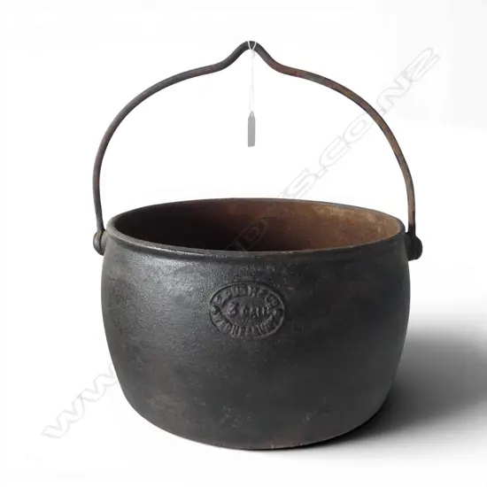 ANTIQUE 3 GALLON METAL POT w. SWING HANDLE W.380mm