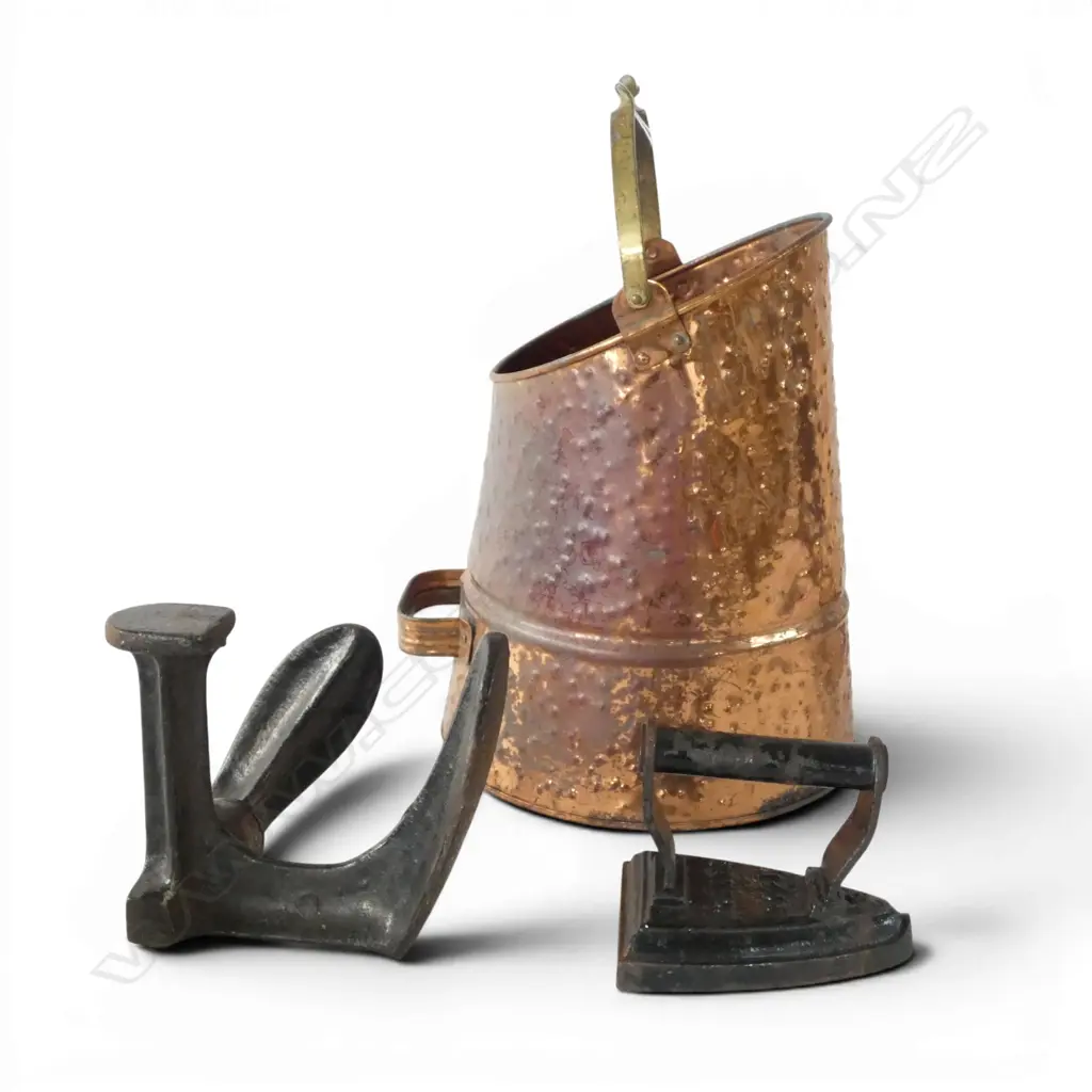 BRASS BUCKET H.330mm, CAST IRON SHOE LAST & IRON '1900 CANNON' Image 1++