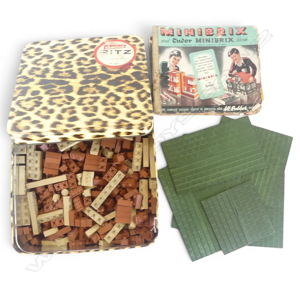 VINTAGE COLLECTION TOY MINIBRIX & TUDOR BOOK Image 1++