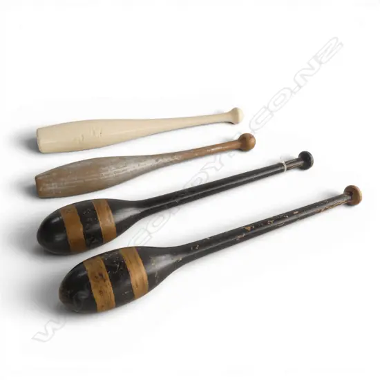 4 WOODEN JUGGLING CLUBS (PR + 2) L.480mm