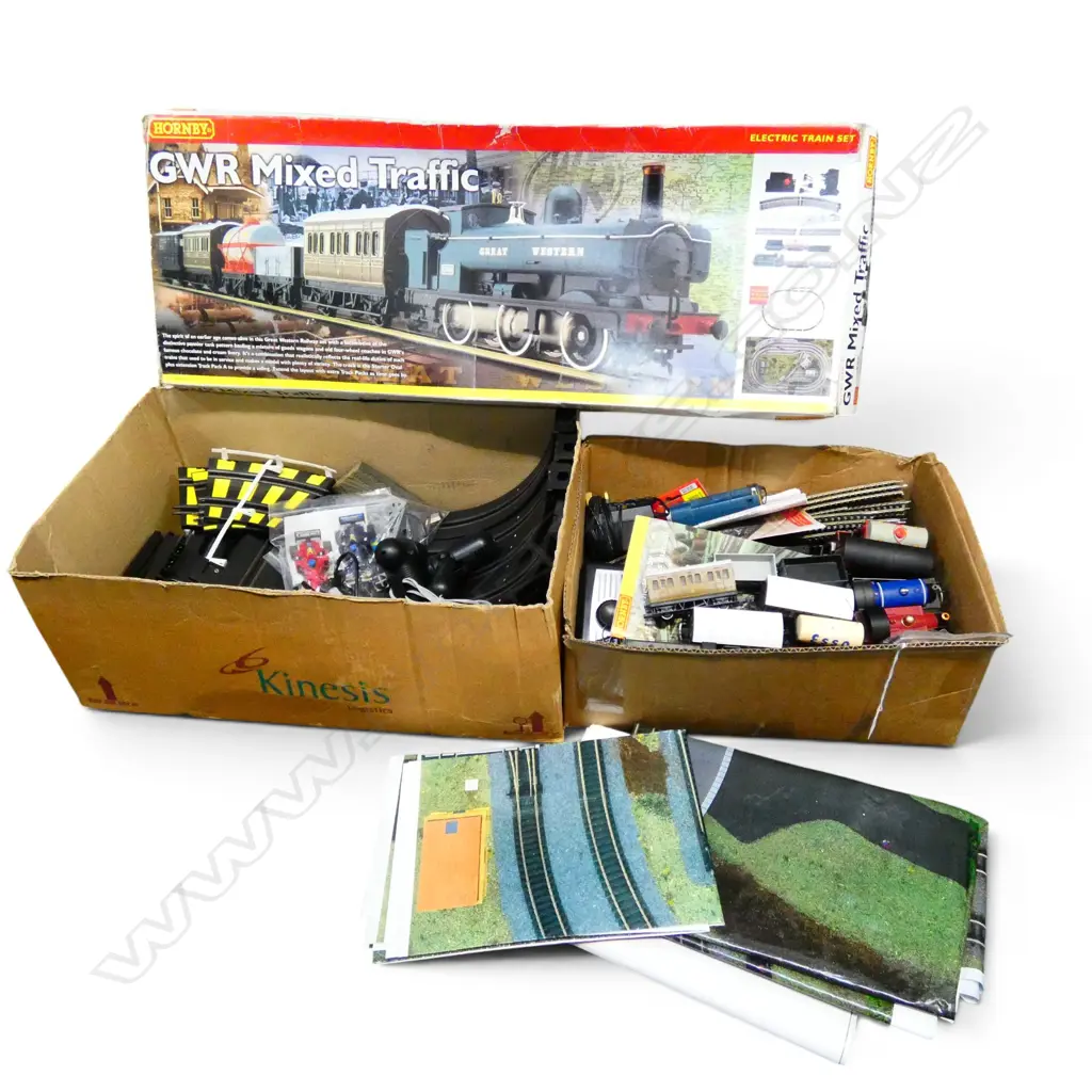 HORNBY ELECTRIC TRAIN SET + SLOT CAR SET Image 1++