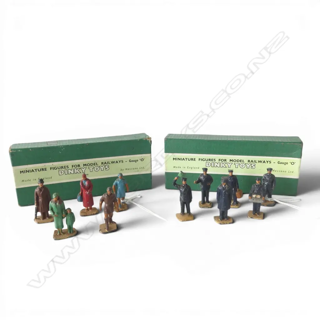 2 boxes Dinky Toys Miniatures for Model Railways Gauge '0', STATION STAFF No.1 Set (6) & Passengers No.3 set (6) Image 1++