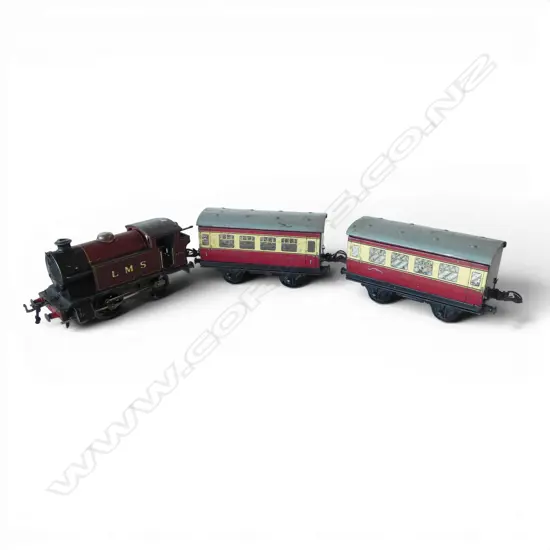VINTAGE HORNBY MODEL RAILWAY '0' GAUGE NO.51 2270 LMS LOCOMOTIVE, WIND-UP & 2 CARRIAGES