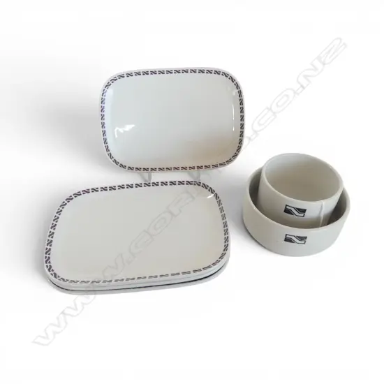 1970's/1980's NZ Railways logo Crown Lynn CHINA ITEMS: 4 OBLONG DISHES + 2 BOWLS.