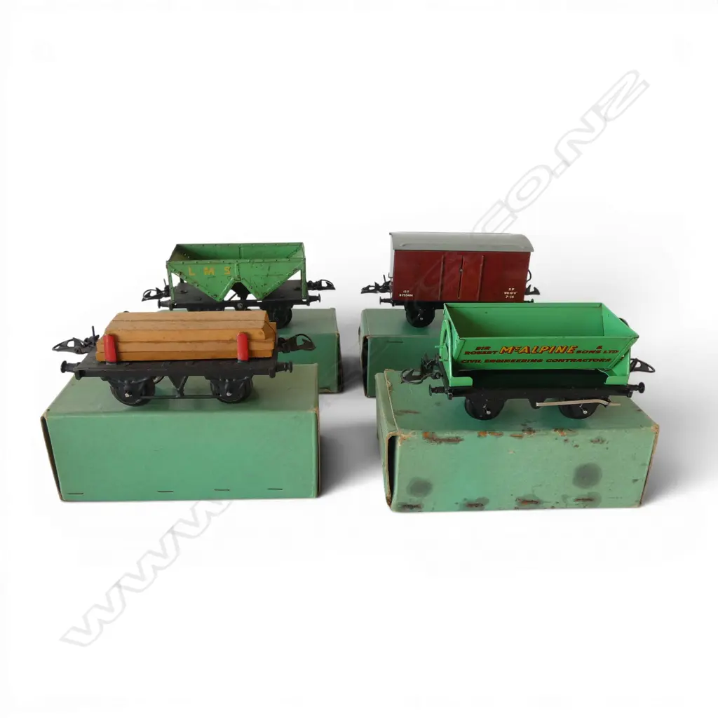 4 VINTAGE HORNBY GREEN BOX '0' GAUGE RAILWAY WAGONS w ORIGINAL BOXES Image 1++