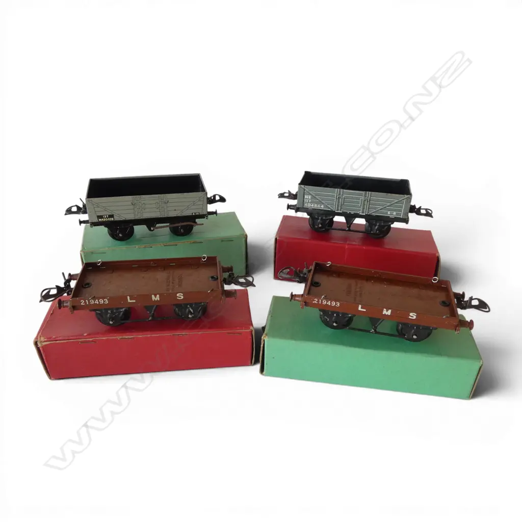 4 VINTAGE HORNBY '0' GAUGE RAILWAY WAGONS w ORIGINAL BOXES, 2 GREEN BOX, 2 RED BOX Image 1++