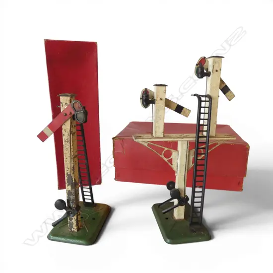 2 BOXED PCS VINTAGE HORNBY RAILWAY; JUNCTION SIGNAL & SINGLE ARM SIGNAL