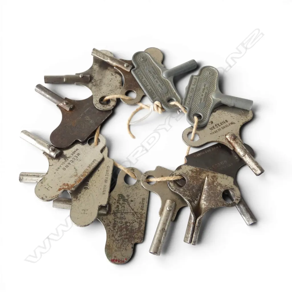 12 VINTAGE HORNBY RAILWAY MODEL LOCOMOTIVE KEYS Image 1++