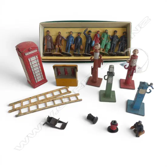 10 DINKY TOYS DIE CAST MINIATURE FIGURAINES, STATION STAFF/PASSENGERS in box & other diecast miniatures