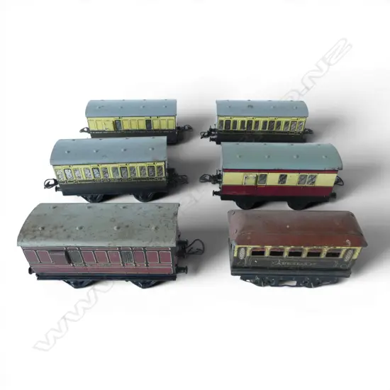 6 VINTAGE HORNBY RAILROAD '0' GAUGE RAILWAY CARRIAGES, MOSTLY GWR