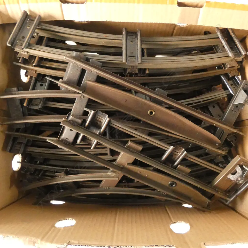 ASST. VINTAGE HORNBY '0' GAUGE RAILWAY CURVED TRACK, L.350mm & 2 LEFT HAND POINTS Image 1++