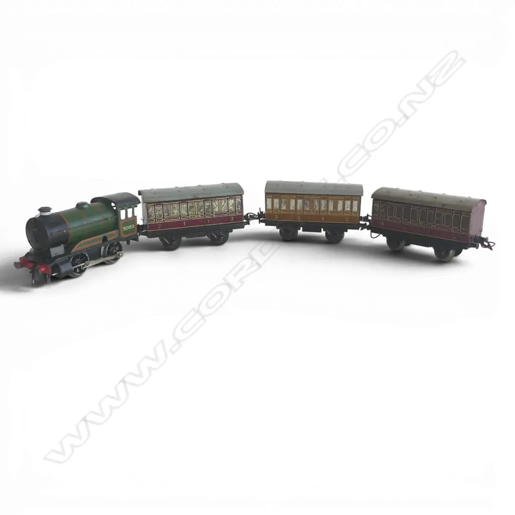 VINTAGE HORNBY MODEL RAILWAY LOCOMOTIVE NO.51 50153, WINDUP & 3 CARRIAGES Image 1++