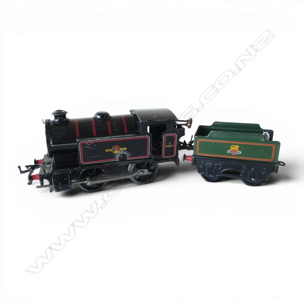 VINTAGE HORNBY MODEL RAILWAY LOCOMOTIVE TYPE 40 MODEL, BRITISH RAILWAYS LIVERY, 82011 CAB SIDE, WIND-UP + TENDER Image 1++