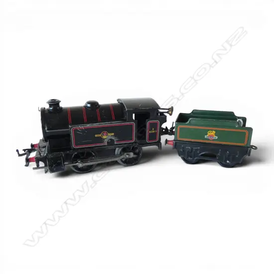 VINTAGE HORNBY MODEL RAILWAY LOCOMOTIVE TYPE 40 MODEL, BRITISH RAILWAYS LIVERY, 82011 CAB SIDE, WIND-UP + TENDER
