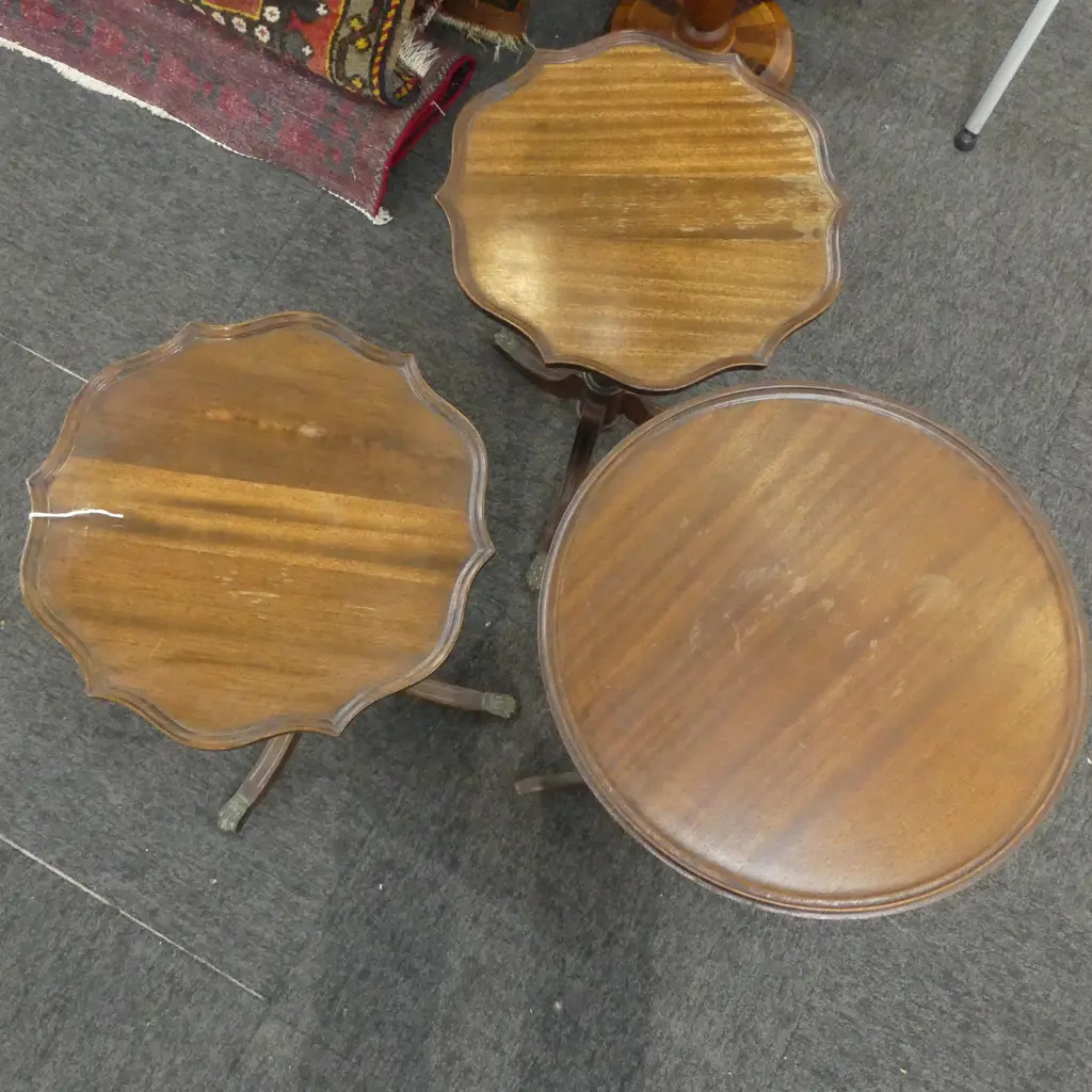 3 MAHOGANY WINE TABLES (PR + 1) H.560mm Image 1++