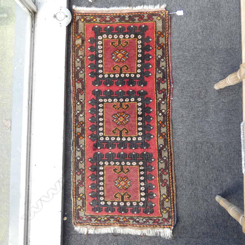 HAND KNOTTED ALL WOOL RUG 1170 x 540mm Image 1++