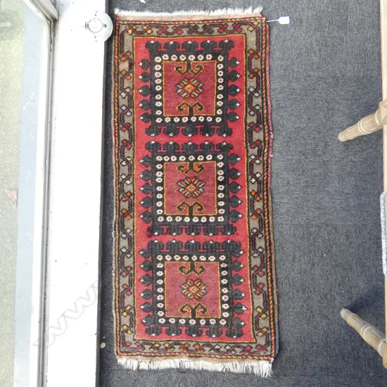 HAND KNOTTED ALL WOOL RUG 1170 x 540mm