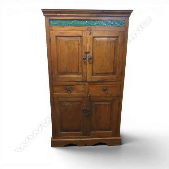 WOODEN CABINET 980x560x1730mm