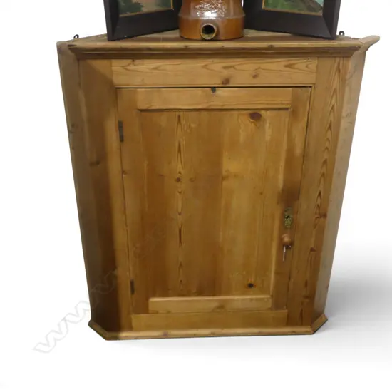 PINE CORNER CUPBOARD 700x700x1120mm FAULTS