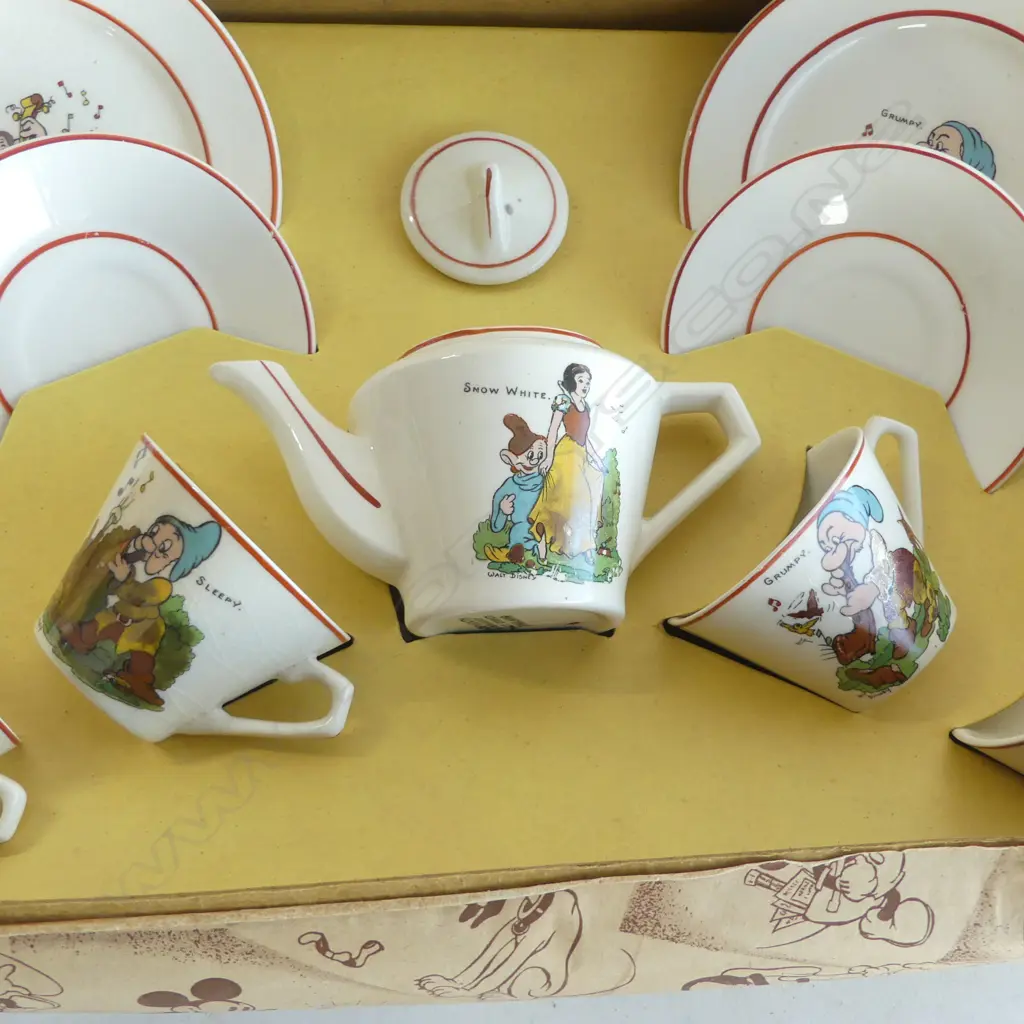 VINTAGE ORIGINAL BOX DISNEY SNOW WHITE CHILDRENS TEASET L380MM Image 1++