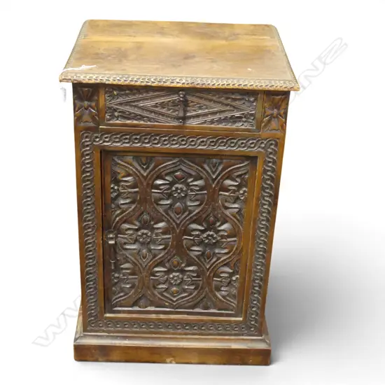 ANTIQUE CARVED OAK CABINET 475x390x740mm