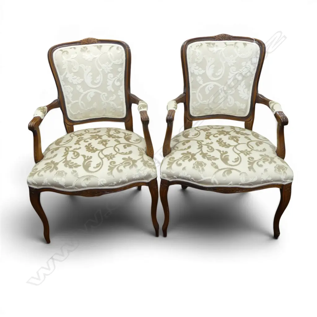 2 ANTIQUE STYLE ARMCHAIRS H.920mm Image 1++