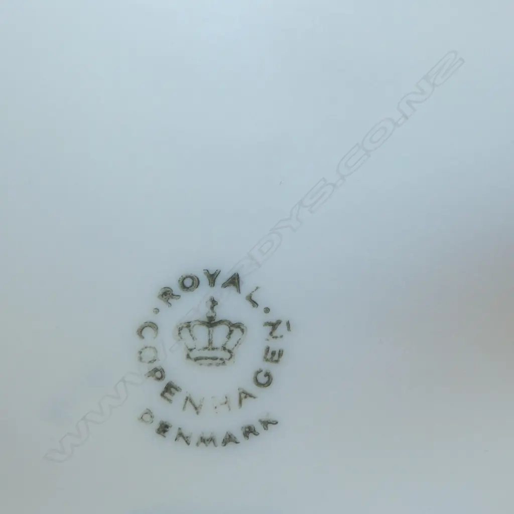 ROSENTHAL WHITE PORCLAIN VASE H230MM & COPENHAGEN BISCE ANGEL PLAQUE DIA150MM Image 1++