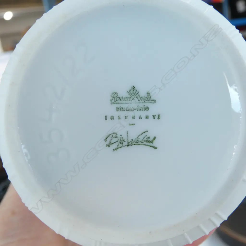 ROSENTHAL WHITE PORCLAIN VASE H230MM & COPENHAGEN BISCE ANGEL PLAQUE DIA150MM Image 1++