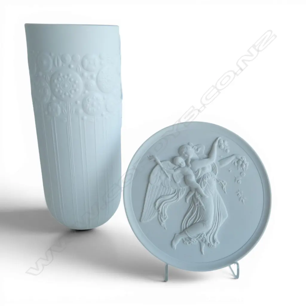ROSENTHAL WHITE PORCLAIN VASE H230MM & COPENHAGEN BISCE ANGEL PLAQUE DIA150MM Image 1++