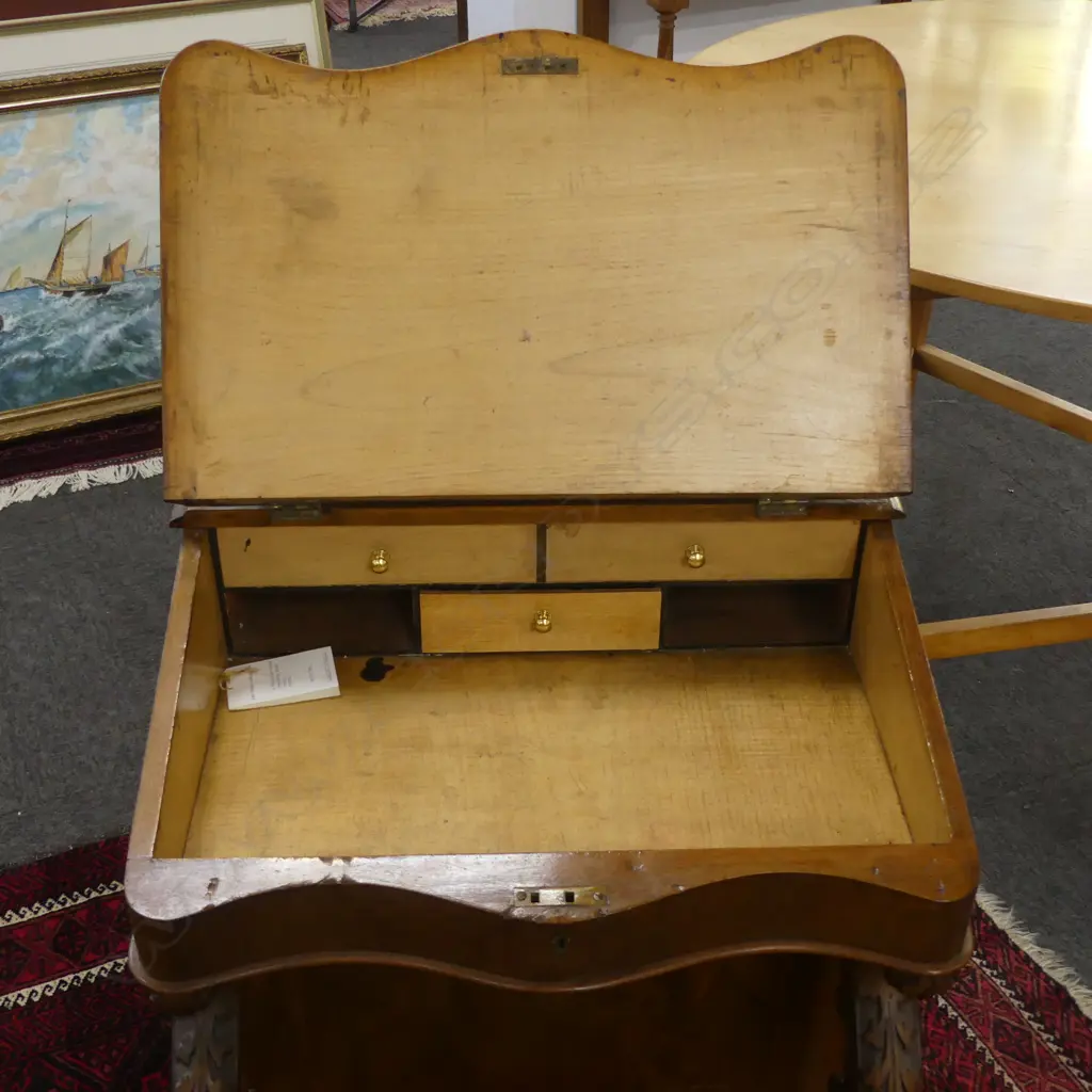 VICTORIAN DAVENPORT Image 1++