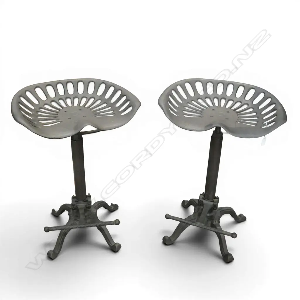 PR CAST IRON TRACTOR SEAT STOOLS H.890mm Image 1++