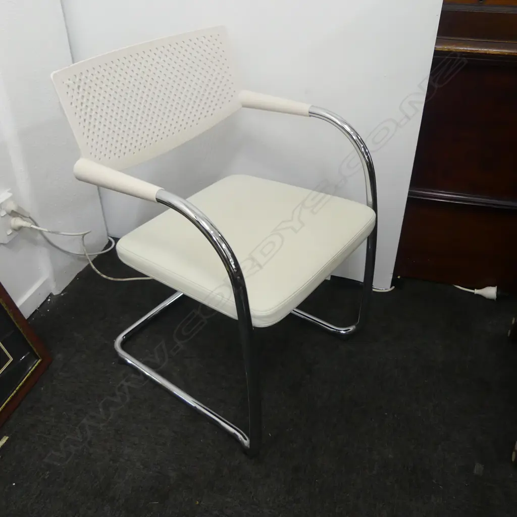 VITRA OFFICE CHAIR - VISASOFT VISAVIS Image 1++