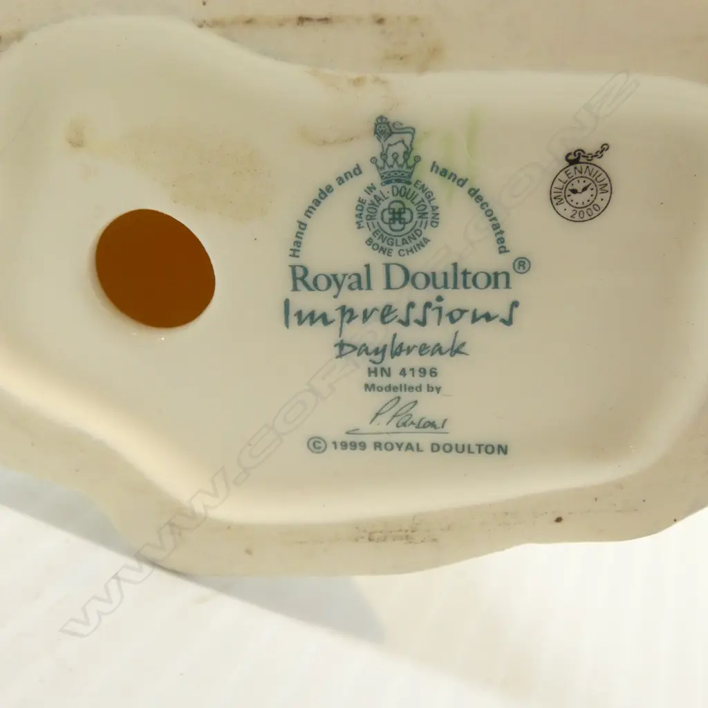 ROYAL DOULTON FIGURINE, H.320mm Image 1++