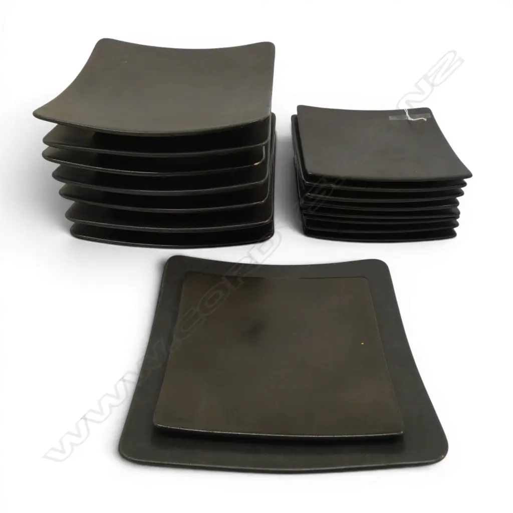 17 TEMUKA SQUARE BLACK PLATES (9x 200x200mm, 8x 255x255mm) Image 1++