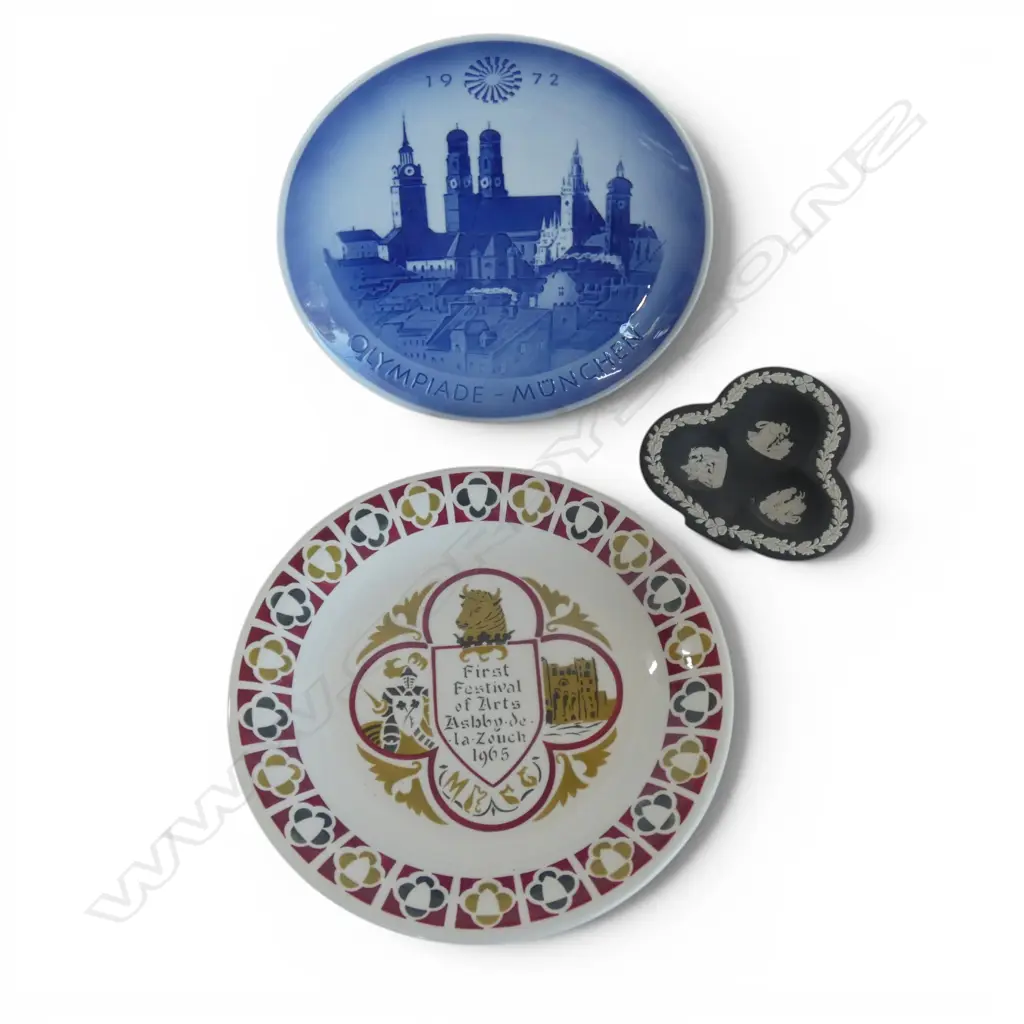 2 COMM. PLATES; ROYAL COPNEHAGEN 1972 OLYMPIC GAMES + GRESLEY FESTIVAL OF ARTS 1965 Dia.225mm + CLOVER WEDGWOOD DISH Image 1++