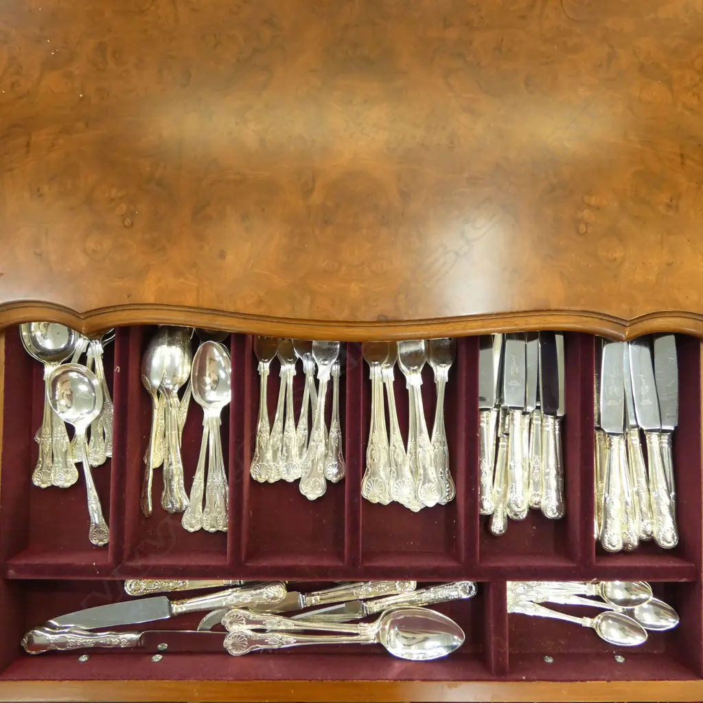 TABLE FORM CUTLERY CANTEEN (w. EP KINGS PATTERN SET IN TOP DRAWER) 740x450x825mm Image 1++