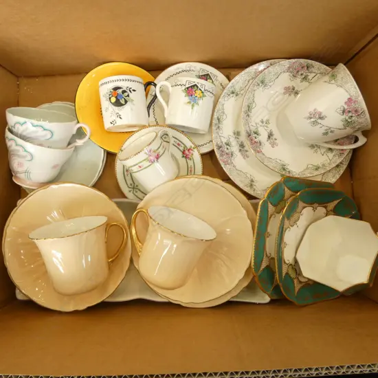 4 SHELLEY CHINA CSPS 5 COFFEE CANS & 1 SANDWICH PLATE