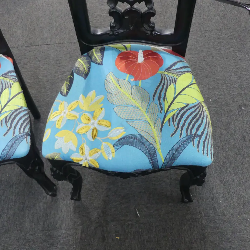 2 BLACK PAINTED DINING CHAIRS Image 1++