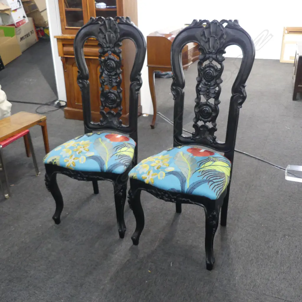 2 BLACK PAINTED DINING CHAIRS Image 1++